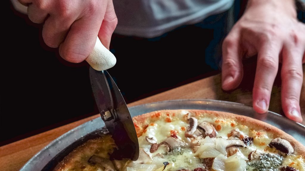 How To Sharpen A Pizza Cutter The Best Way The Pizza Heaven