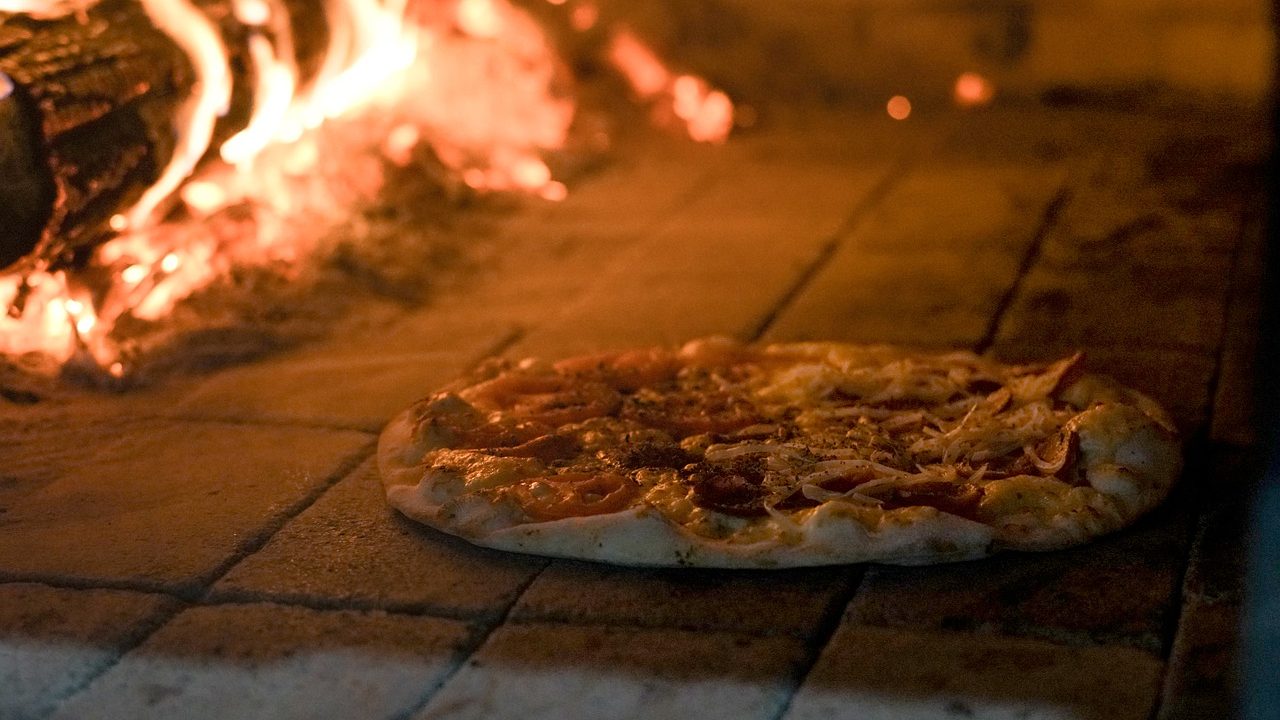 pizza, pizza oven, restaurant