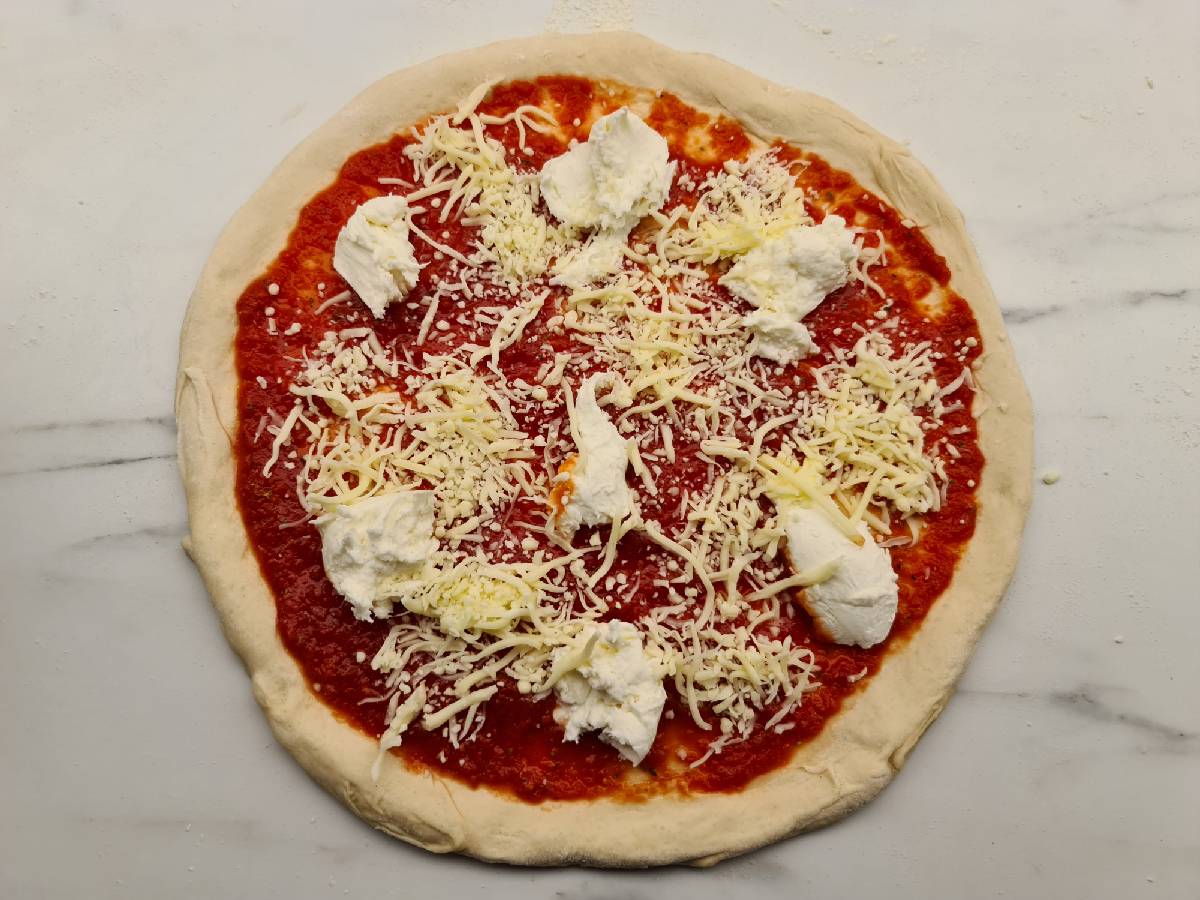 How To Top A Pizza The Right Way - The Optimal Order Of Toppings