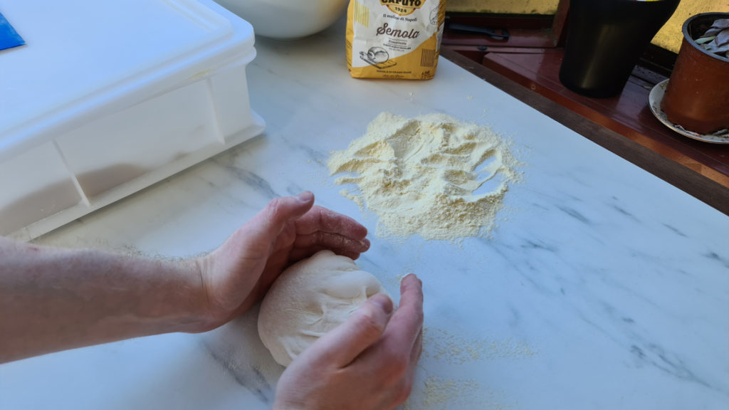 Using Semolina flour to prepare pizza dough