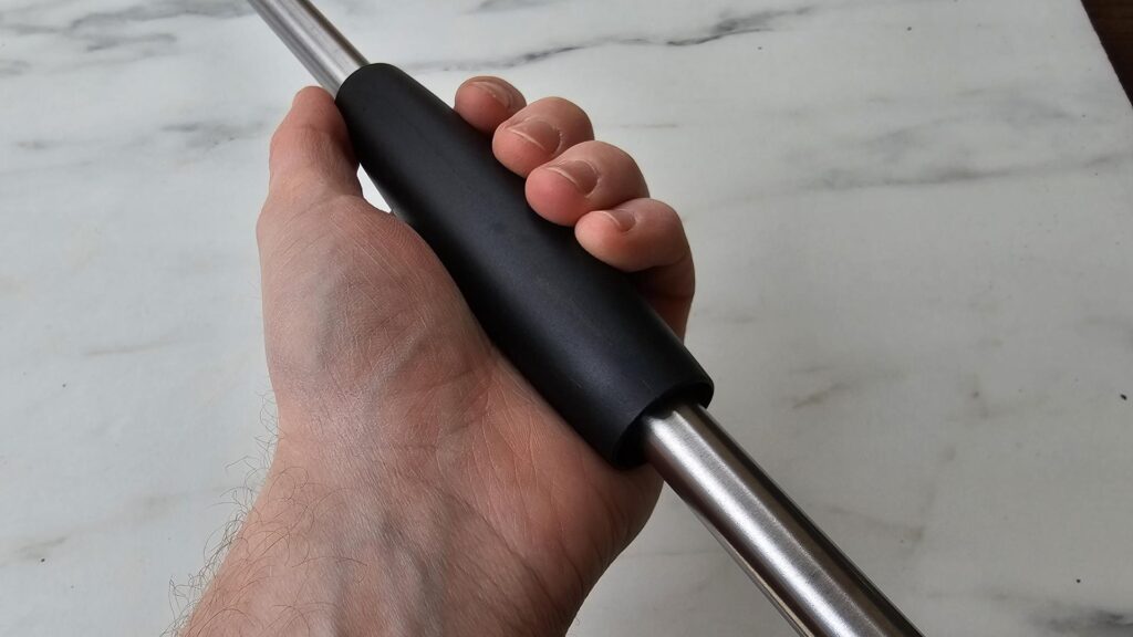 Photo demonstrating the sliding handle of the Gi.Metal turning peel