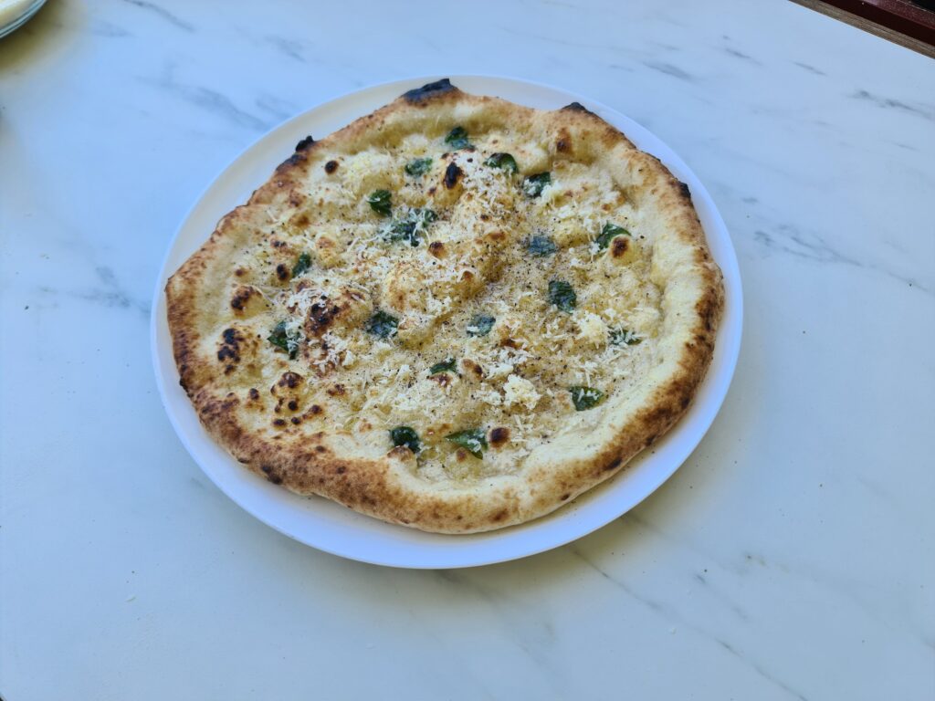 A freshly baked Neapolitan Pizza Mastunicola.